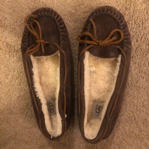 Women’s Dark brown UGG moccasins like new. size 9
